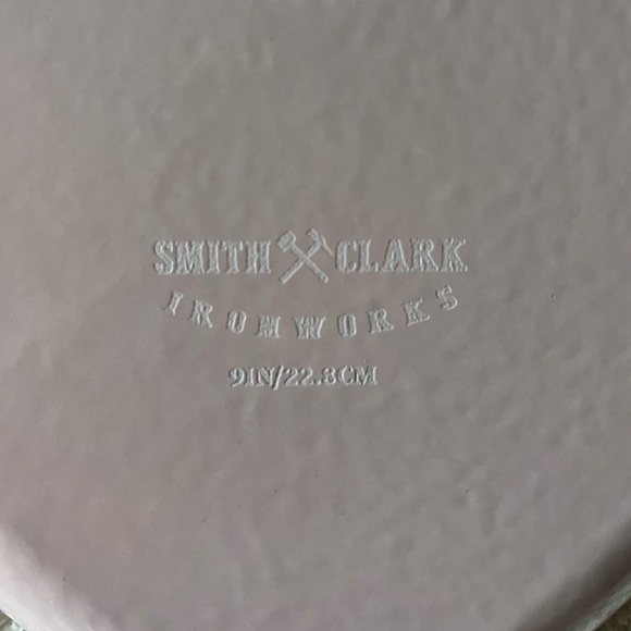 Pink Heart Cast Iron Skillet. 🍳 - Picture 3 of 3